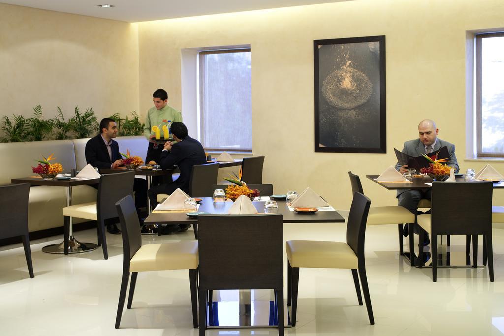 Ibis Amman Hotell Exteriör bild